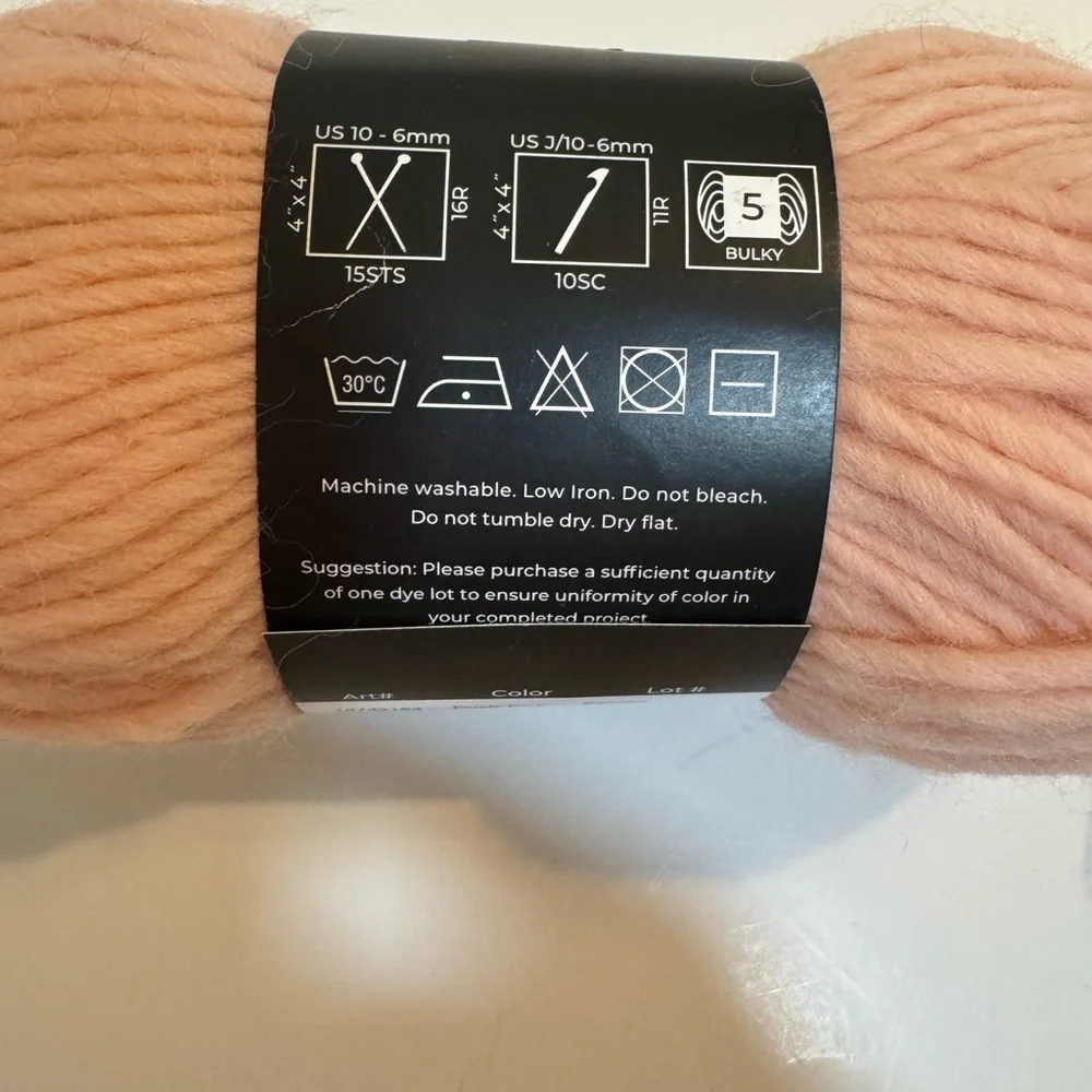 Roving Yarn in 100% wool.  Soft/ warm breathable - Picture 5 of 8